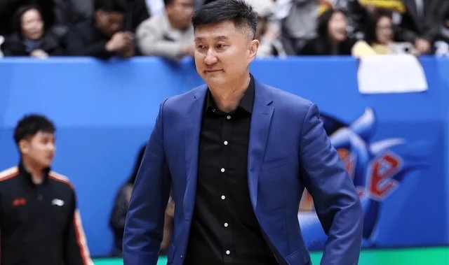 28圈-广东胜吉林发布会！杜锋再展语言魅力，焦泊乔点出拼劲伤势无碍！